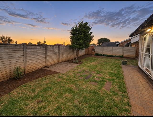 2 BEDROOM TOWNHOUSE FOR SALE IN WALDRIFT
